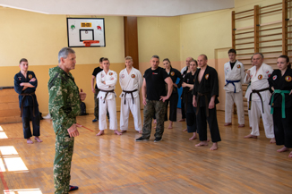 Hanshi Aleksander Gorbatiuk podczas treningu z najstarszymi uczniami